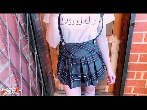 ❤️ Schoolgirl Sikini derinden Sucks ve sınıflar yerine sikikleri. ❤️❌ Sadece porno bizde ﹏