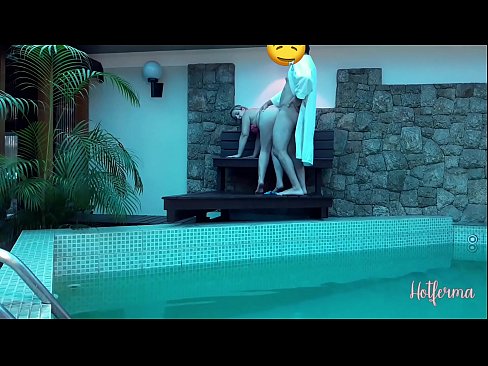 ❤️ Patron hizmetçiyi havuza davet eder ama bir sıcağa dayanamaz ❤️❌ Sadece porno bizde ﹏